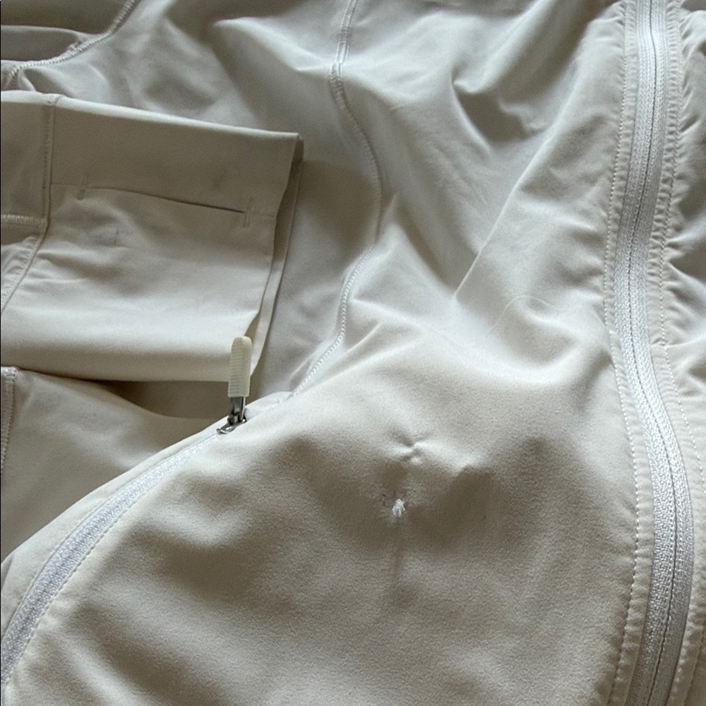 lululemon athletica Cream Lightweight Hooded windbreaker - Picture 3 of 5